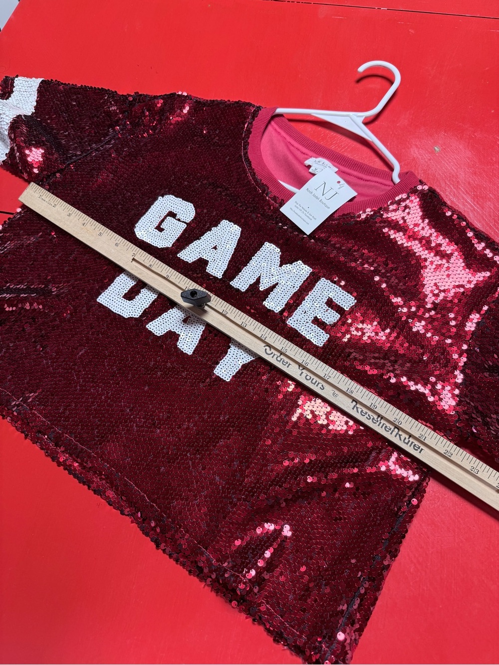 NWT LE LIS GAME DAY RED SEQUIN LINED OVERSIZED CROPPED SHORT SLEEVE - Picture 5 of 7